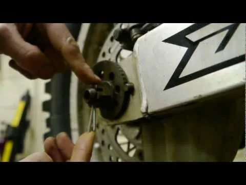 How to fit a Cotter pin/Split pin